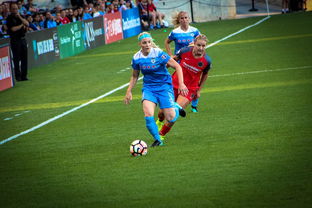 mk体育入口-职业乒乓球联赛吸引大量社会关注，职业乒乓球员与业余的比赛视频